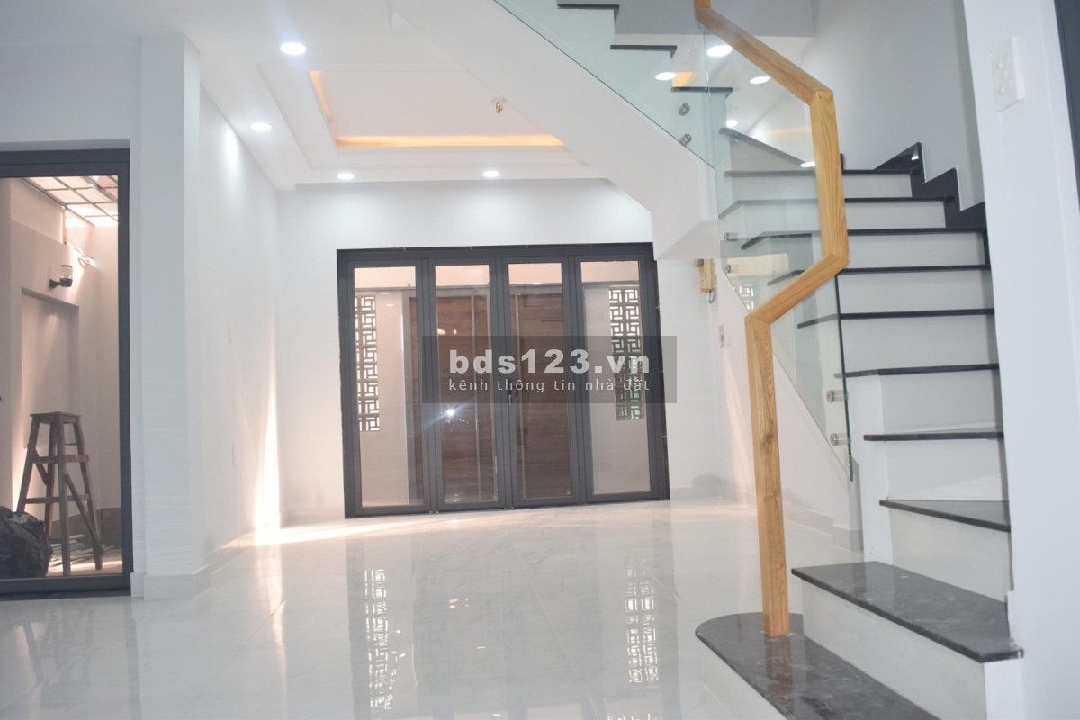 Bán nhà hẻm Phạm Thế Hiển Phường 6 Quận 8. Nhà nở hậu L, hẻm thông thoáng, gần chợ Bình An