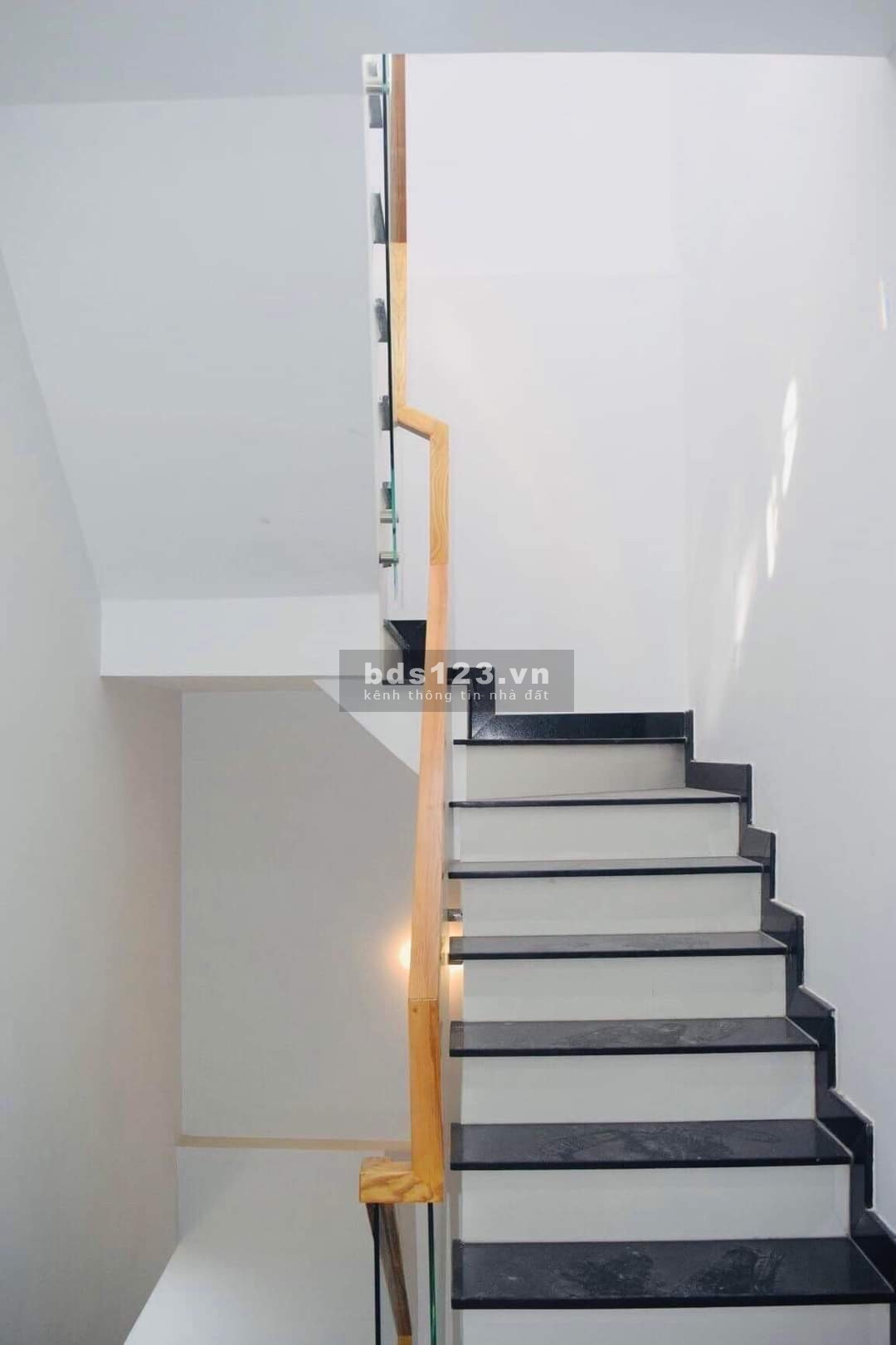 Bán nhà hẻm Phạm Thế Hiển Phường 6 Quận 8. Nhà nở hậu L, hẻm thông thoáng, gần chợ Bình An