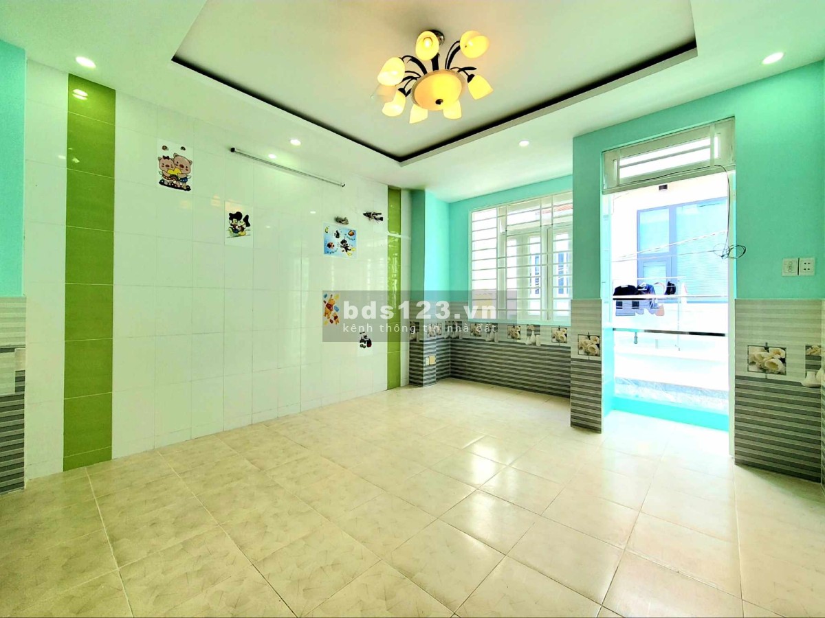 Nhà mới 2 tầng 32m² 4x8 gần công viên Làng Hoa, hoàn công đầy đủ
