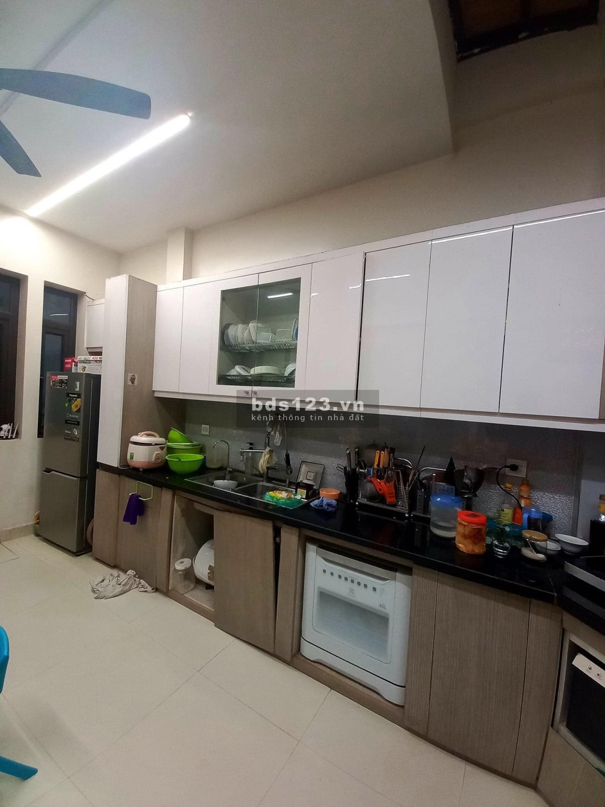 Nhà 4 tầng, ô tô đỗ cửa siêu đẹp ở Thụy Phương