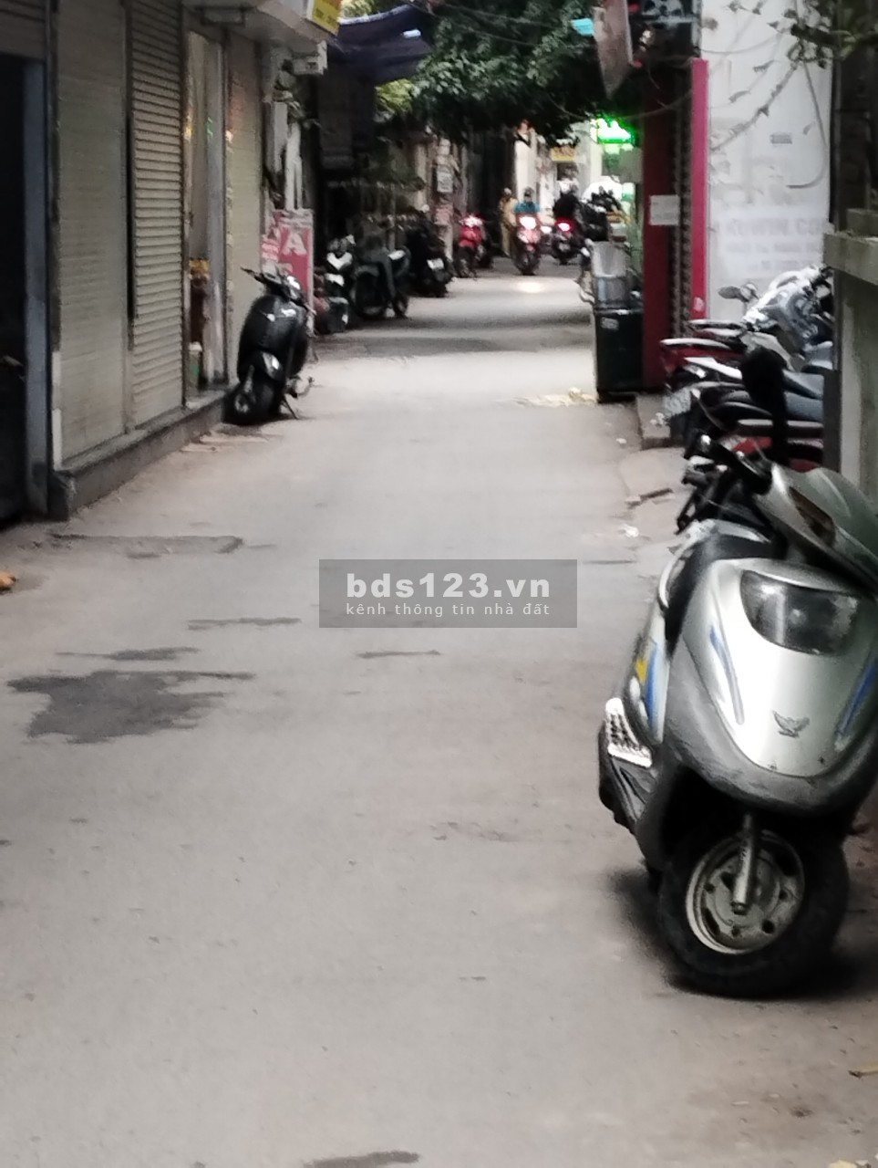 Bán nhà mặt ngõ Cầu Giấy ô tô trước cửa tiện kinh doanh. Diện tích 63 m² Giá: 6,2 tỷ.