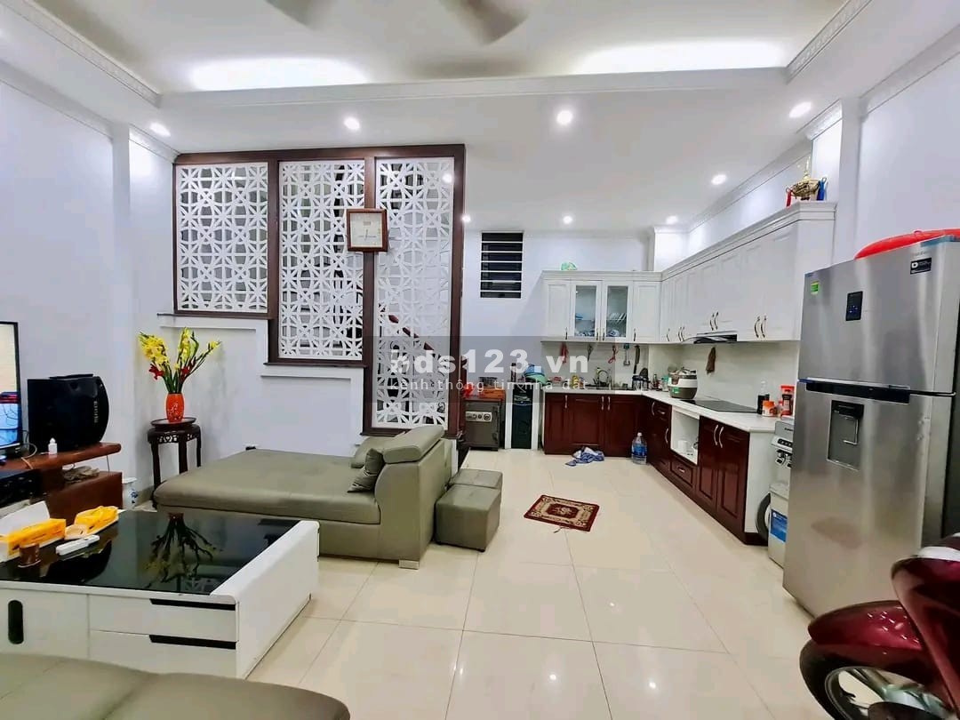 Bán nhà Cầu Giất - Lạc Long Quân diện tích 40M2 giá nhỉnh hơn 6 tỷ