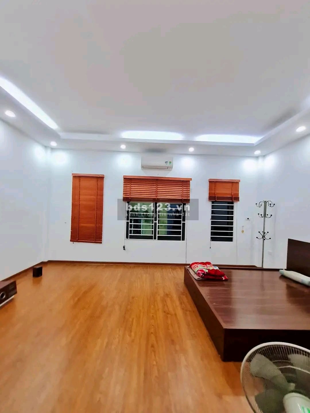 Bán nhà Cầu Giất - Lạc Long Quân diện tích 40M2 giá nhỉnh hơn 6 tỷ