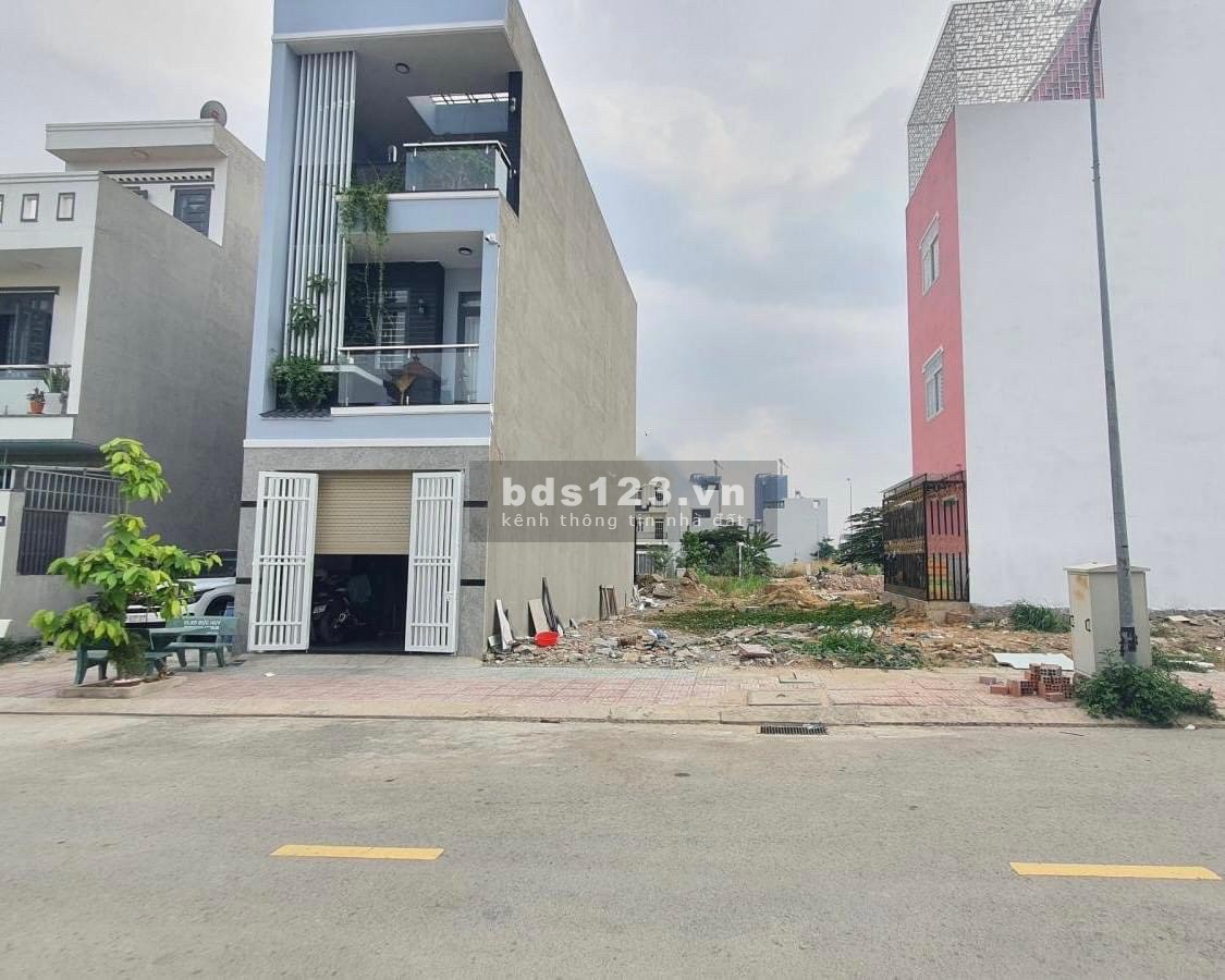 Cần bán gấp lô full thổ cư trong KDC Phong Phú 5 gần bến xe quận 8 Tp.HCM