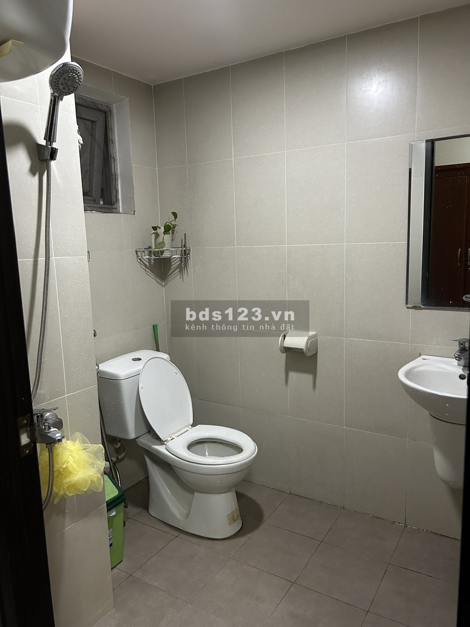 Cho thuê căn góc cc Sky 9, 74m2, 3PN, 2WC, full nội thất giá 9 triệu/th, có thể ở ngay