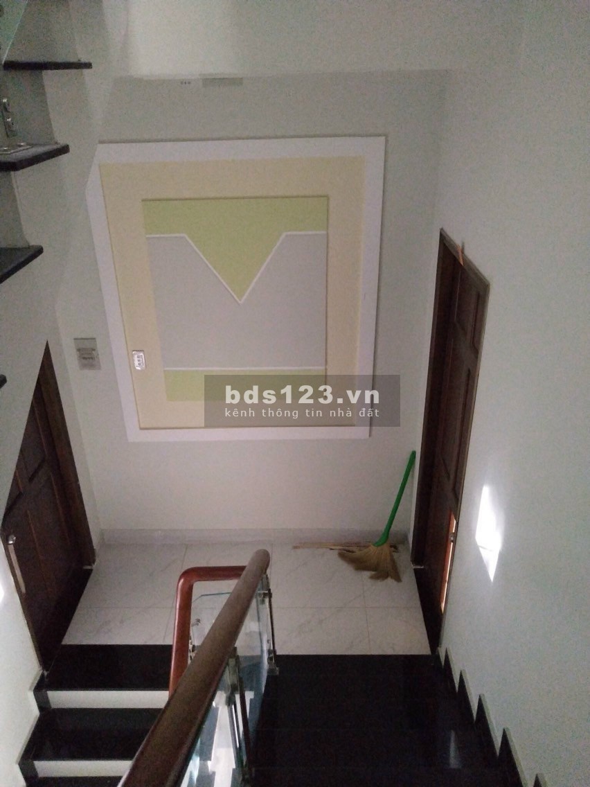 Nhà full nội thất hẻm oto, 4pn 4wc. Sân thượng trước sau gần ql13