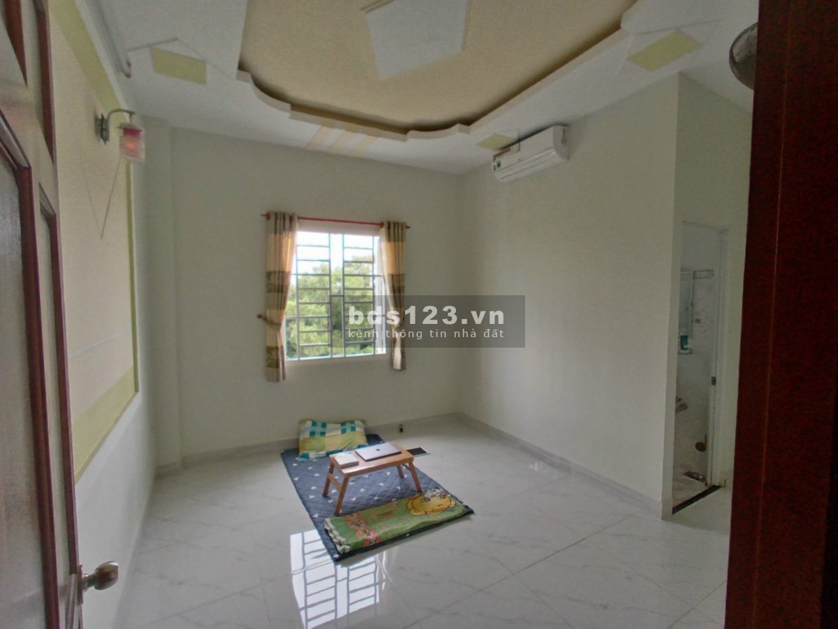 Nhà full nội thất hẻm oto, 4pn 4wc. Sân thượng trước sau gần ql13