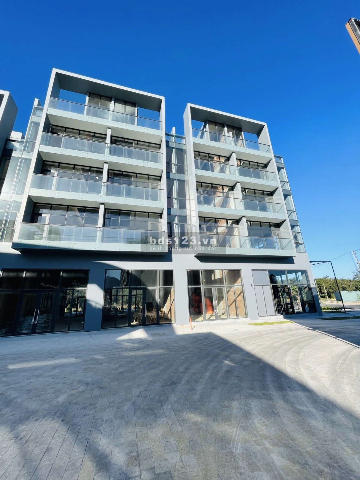 Shophouse có vị trí đắc địa cách biển vị 1 phút đi bộ