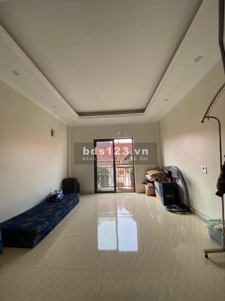 Cần bán nhà ngõ Tứ Liên thông thoáng, diện tích 47M2, 3 tầng, mặt tiền 4.6M, giá 4.3 tỷ