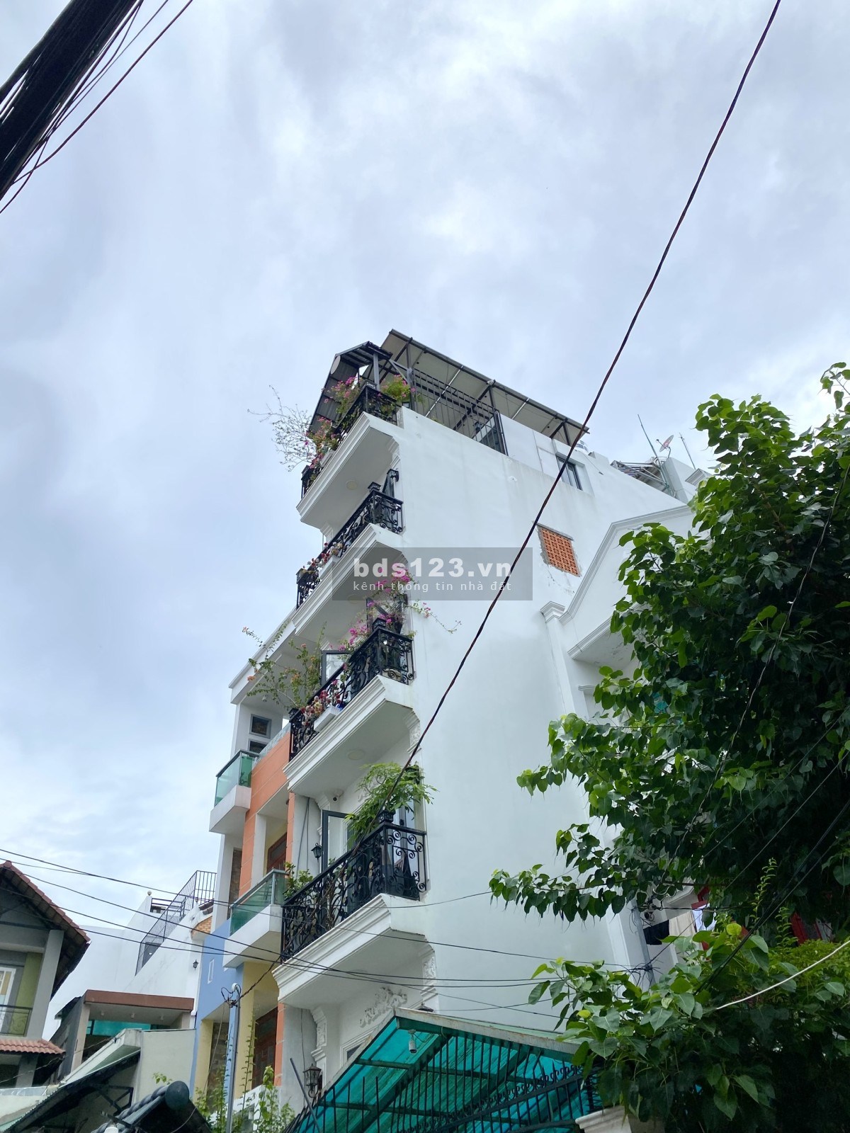 Phòng mới, giá rẻ, có nội thất. Ra khu Phan Xích Long Phú Nhuận 1 phút