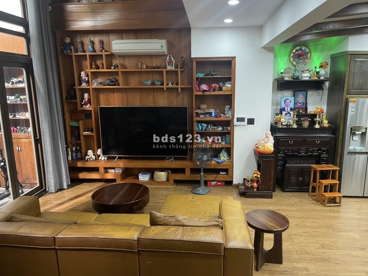 Biệt thự Huỳnh Văn Bánh Phú Nhuận. 4 tầng.Sát mặt tiền. DT 91m2{7,2 x 13} chỉ 12.5 tỷ. ĐT 0794285869