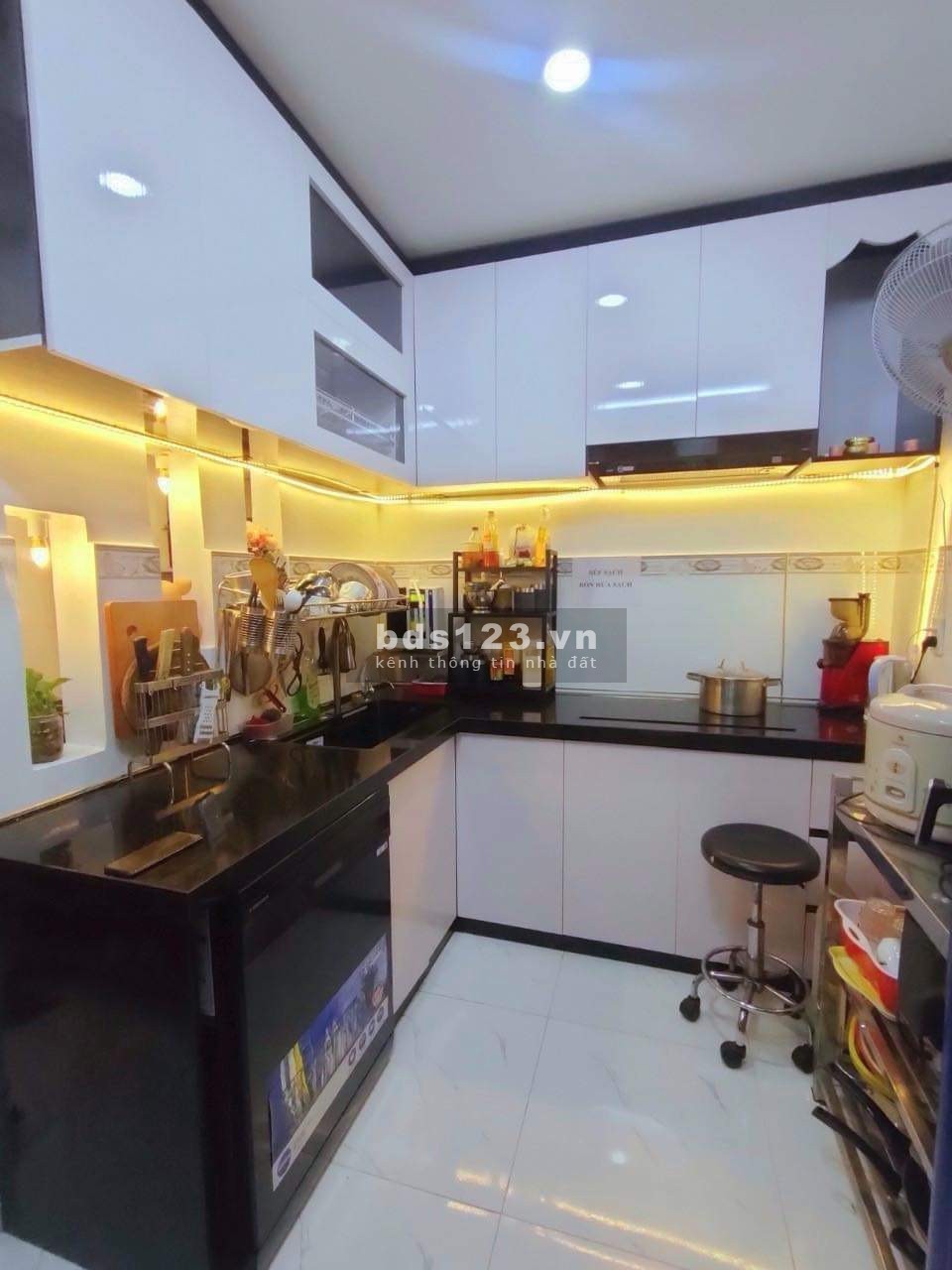 NHÀ MẶT TIỀN KINH DOANH. BÌNH QUỚI, BÌNH THẠNH. 2 LẦU. NỞ HẬU. CHỈ 5.85 TỶ. LH 0794285869.