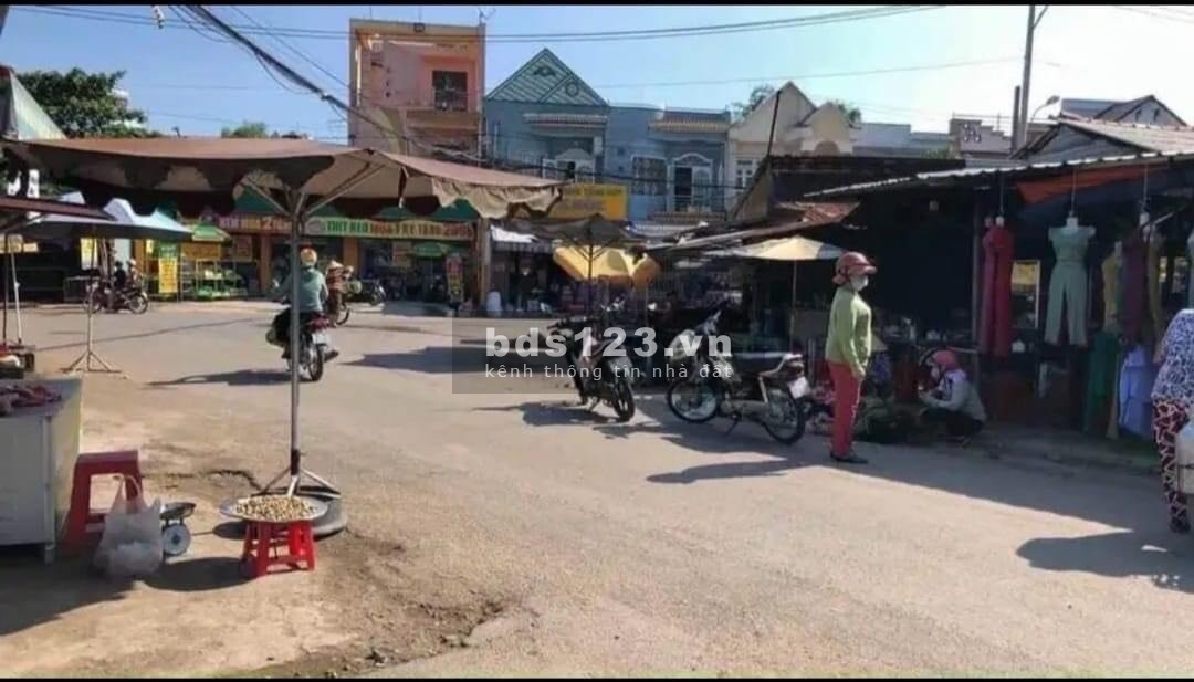 Gia đình khó khăn cần tiền gấp nên bán lại lô đất 135m2 giá 749tr mặt tiền Phùng Hưng, ĐN