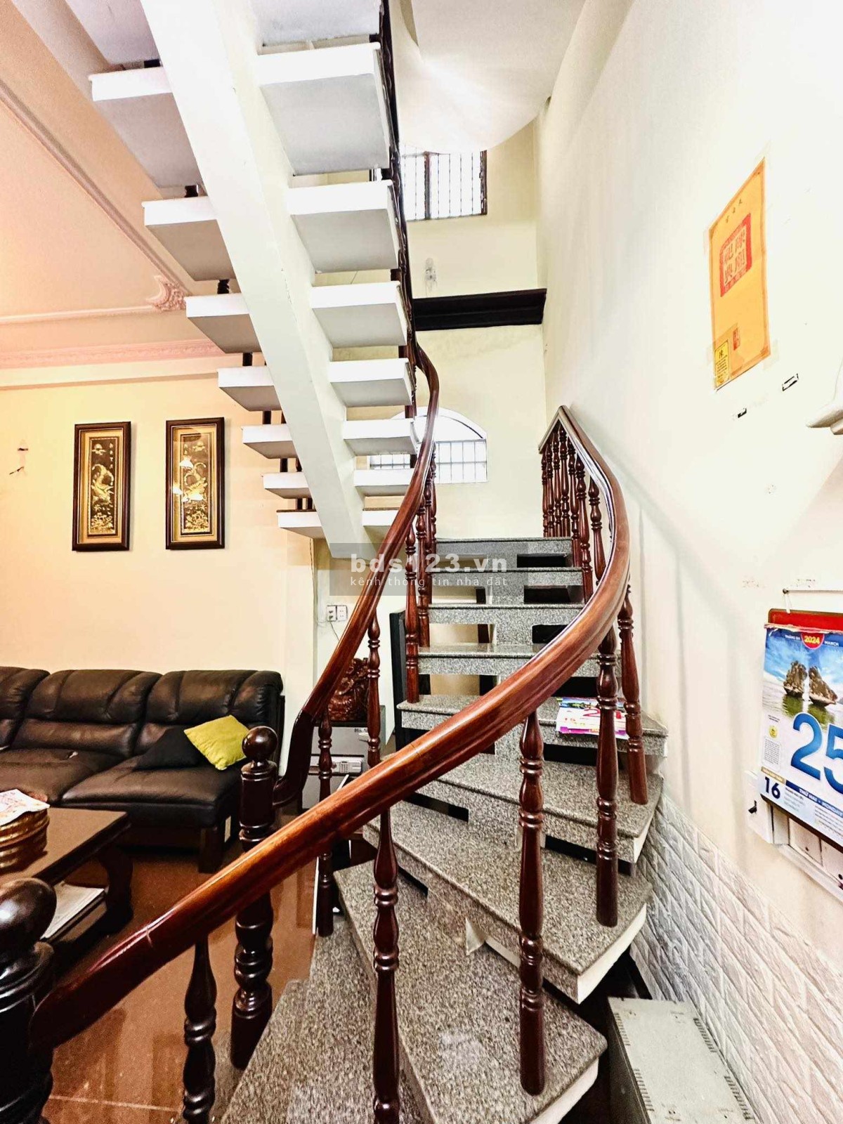 Bán nhà 3 tầng, lô góc, sân để xe hơi, hẻm xe tải. Chỉ 12,7 tỷ.