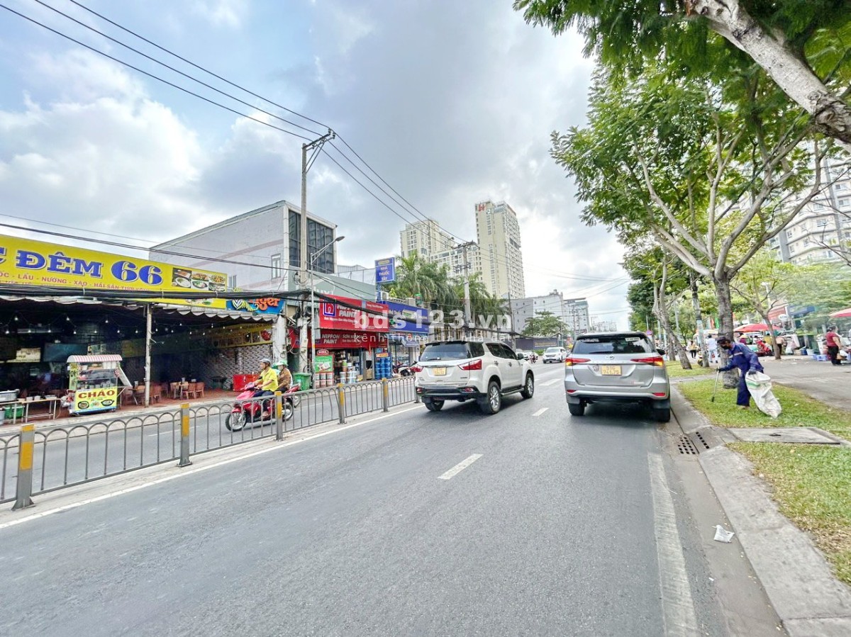 Cho thuê mặt bằngv vị trí kinh doanh sầm uất Nguyễn Thị Thập Q7 giá 120tr/th