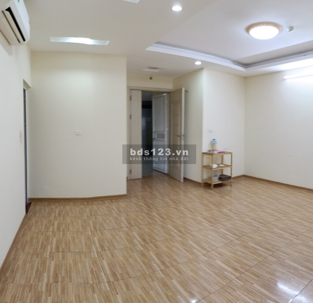 Bạn tôi nhờ bán căn hộ Ruby City CT2 Giang Biên Long Biên: 77,5m2, 3PN, 2WC