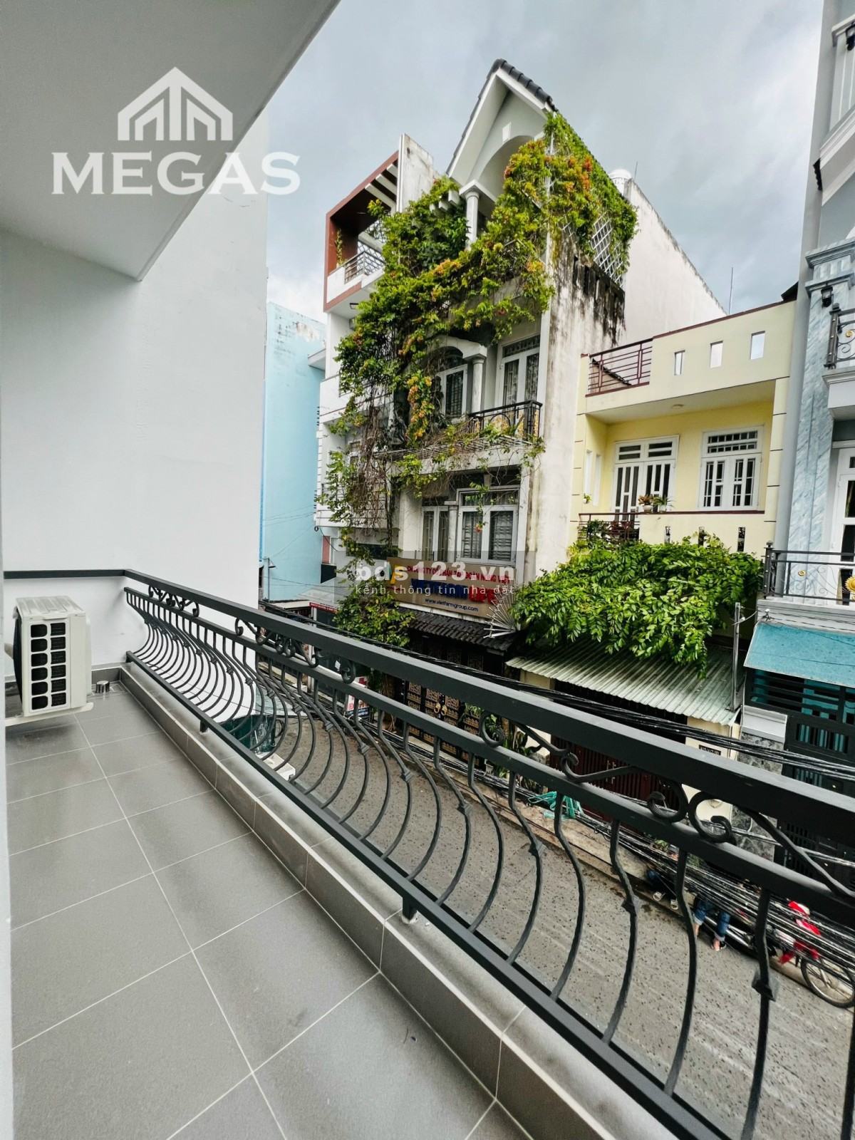 Căn hộ bancol full nội thất giá rẻ ngay Etown Cộng Hòa, ngã tư Bảy Hiền