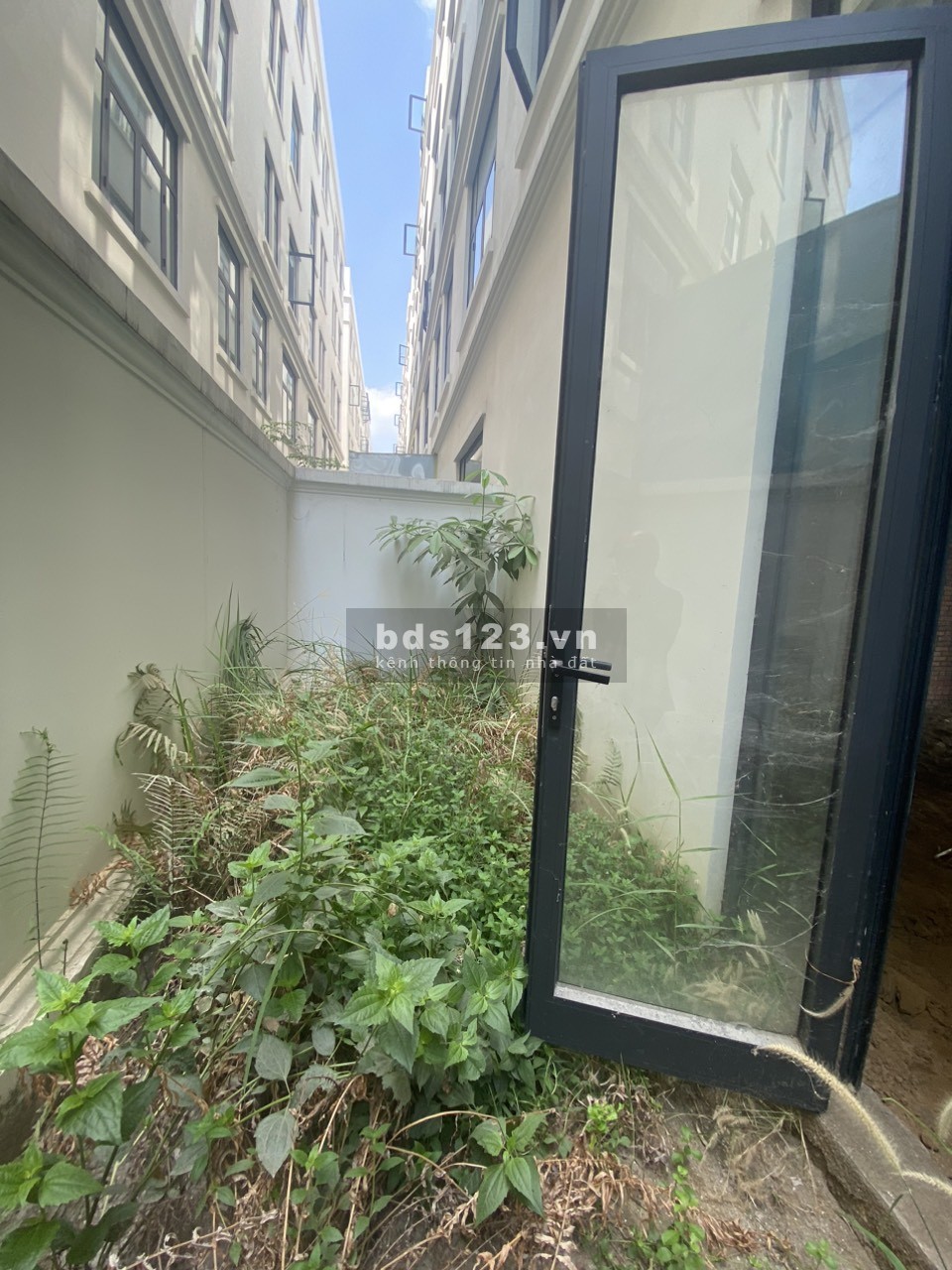 Bán nhà phố 84m2 Vinhomes Grand Park chỉ 13,x tỷ bao thuế phí