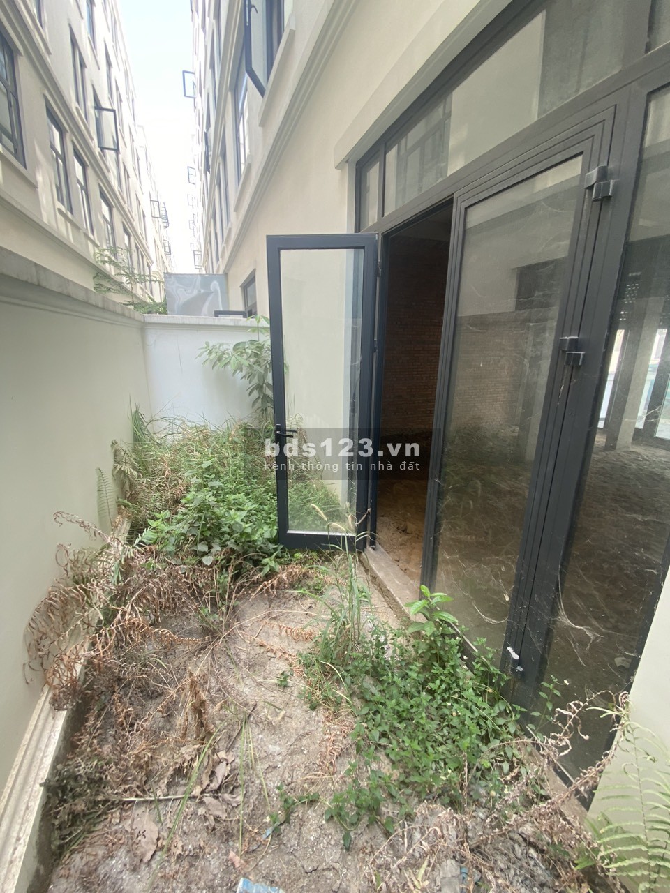 Bán nhà phố 84m2 Vinhomes Grand Park chỉ 13,x tỷ bao thuế phí