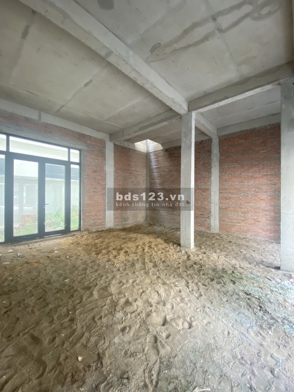 Bán nhà phố 84m2 Vinhomes Grand Park chỉ 13,x tỷ bao thuế phí