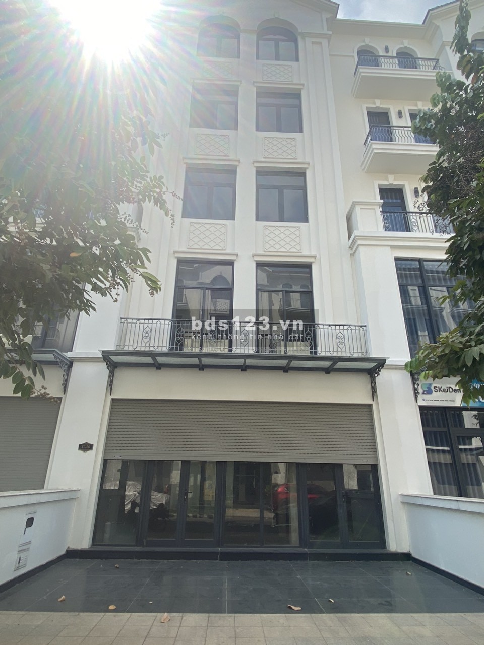 Bán nhà phố 84m2 Vinhomes Grand Park chỉ 13,x tỷ bao thuế phí