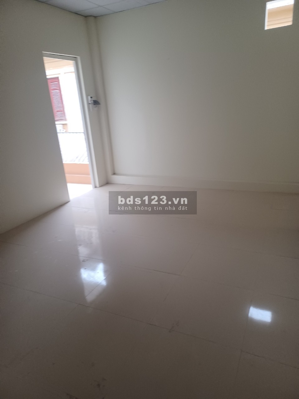 Chính chủ cho thuê văn phòng tầng 1 và tầng 3 có chỗ để xe máy, bảo vệ tại số 80 phố Láng Hạ