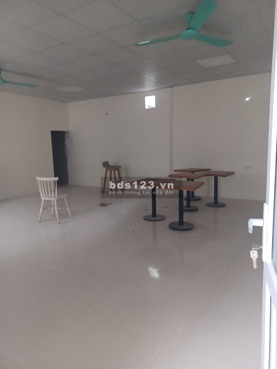 Chính chủ cho thuê văn phòng tầng 1 và tầng 3 có chỗ để xe máy, bảo vệ tại số 80 phố Láng Hạ