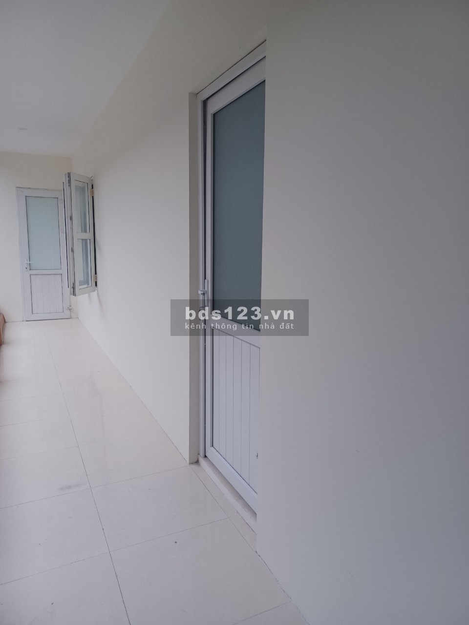 Chính chủ cho thuê văn phòng tầng 1 và tầng 3 có chỗ để xe máy, bảo vệ tại số 80 phố Láng Hạ