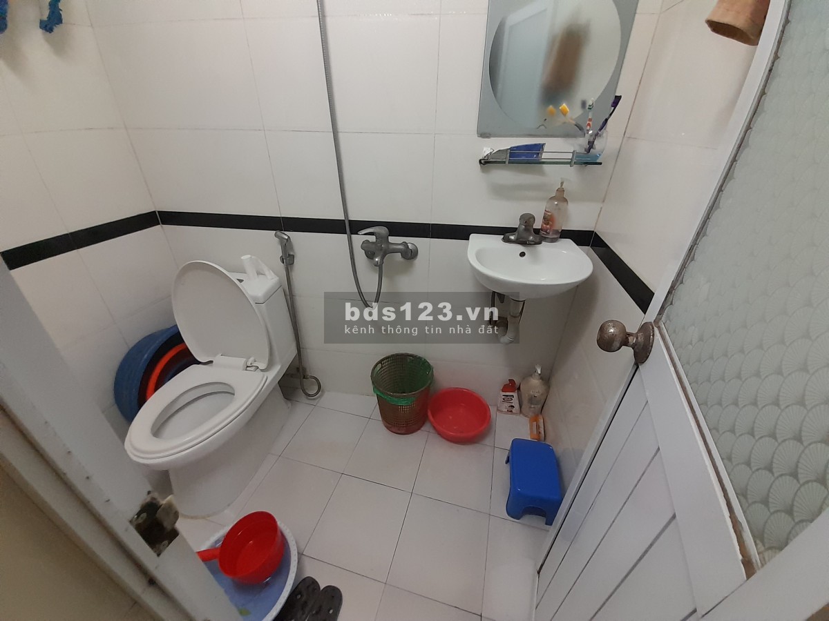 Chính chủ bán nhà 25m2 tầng 1 không nóc phố Phạm Hồng Thái, Trúc Bạch, Ba Đình, Hà Nội