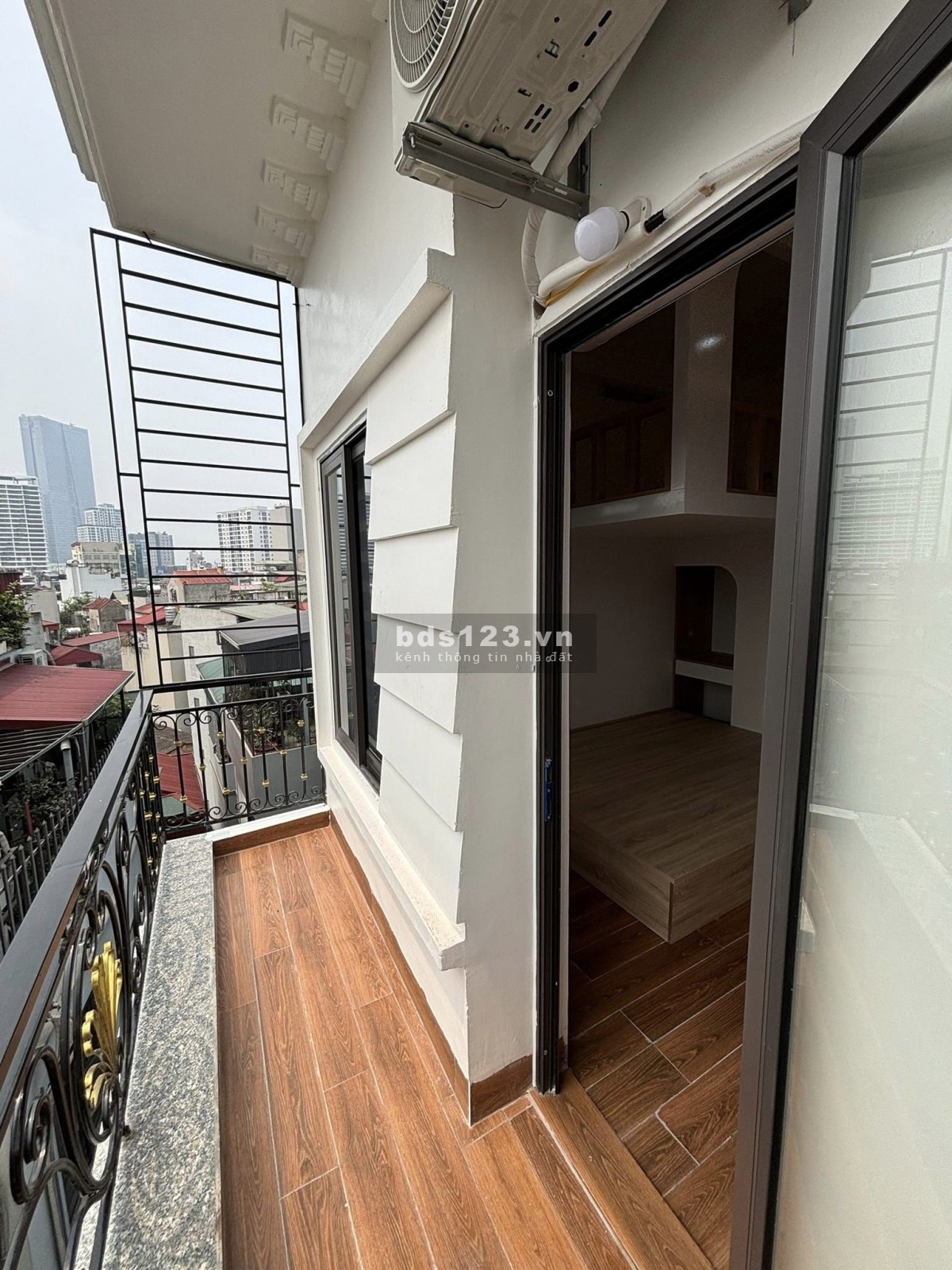 CHDV Hoàng Mai, lô góc, ô tô, cách phố 15M xây mới 8T 100M2 30PKK giá hơn 20 tỷ