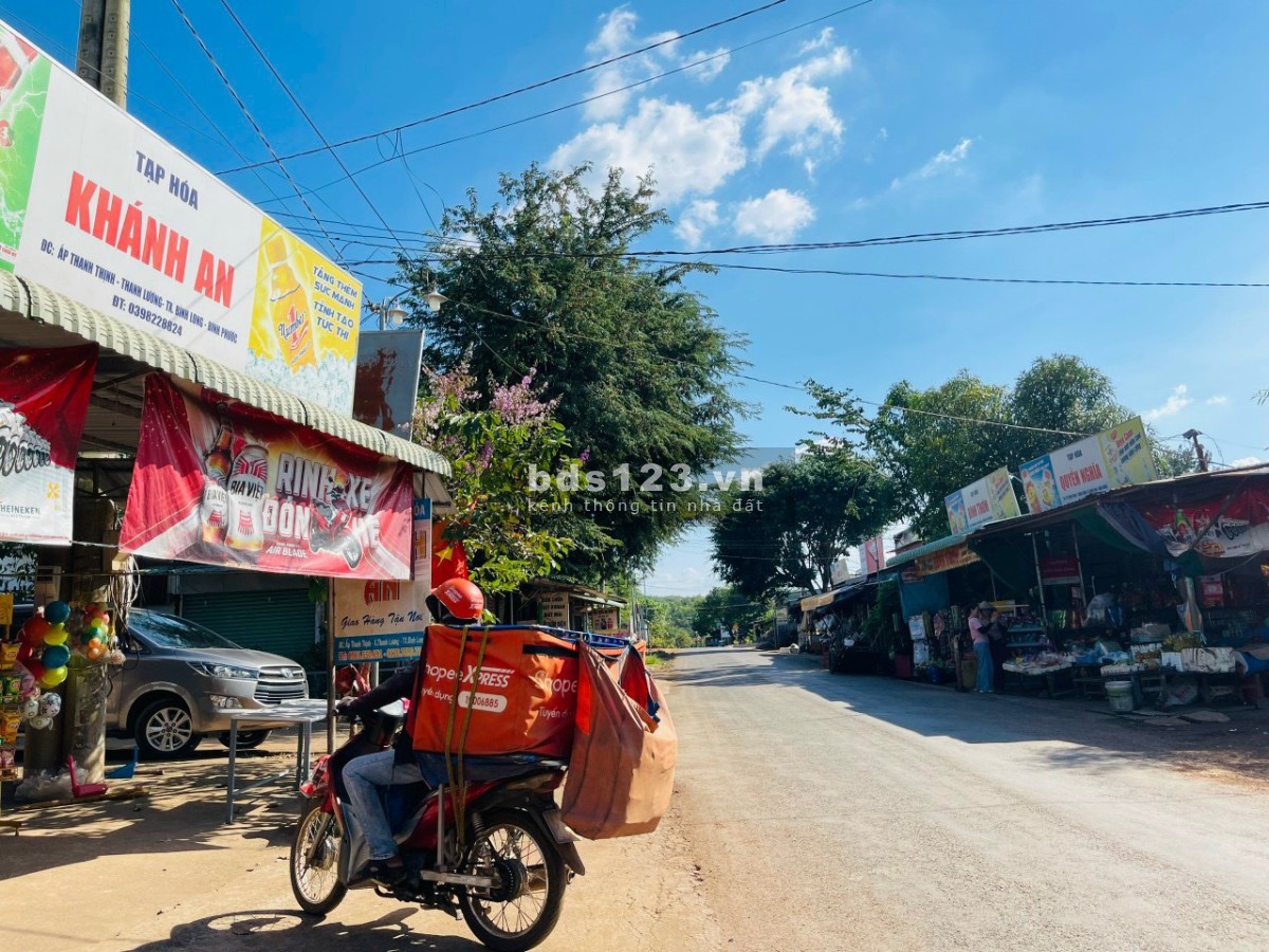 Bán 3 miếng (15x55=826m2) sổ riêng, trung tâm chợ thị xã, trường cấp 1 2 3 sát KCN. 290 triệu