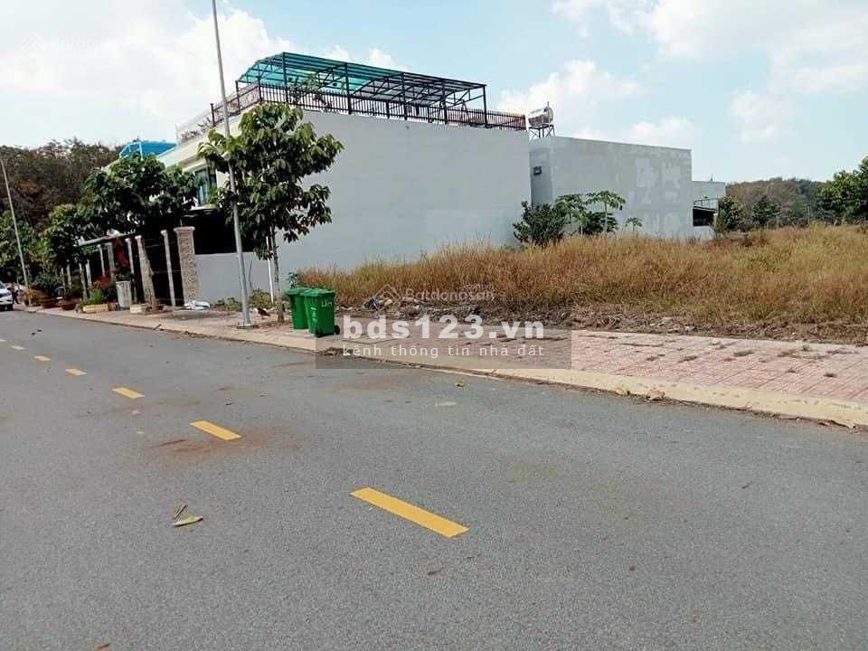 Bán 3 miếng (15x55=826m2) sổ riêng, trung tâm chợ thị xã, trường cấp 1 2 3 sát KCN. 290 triệu