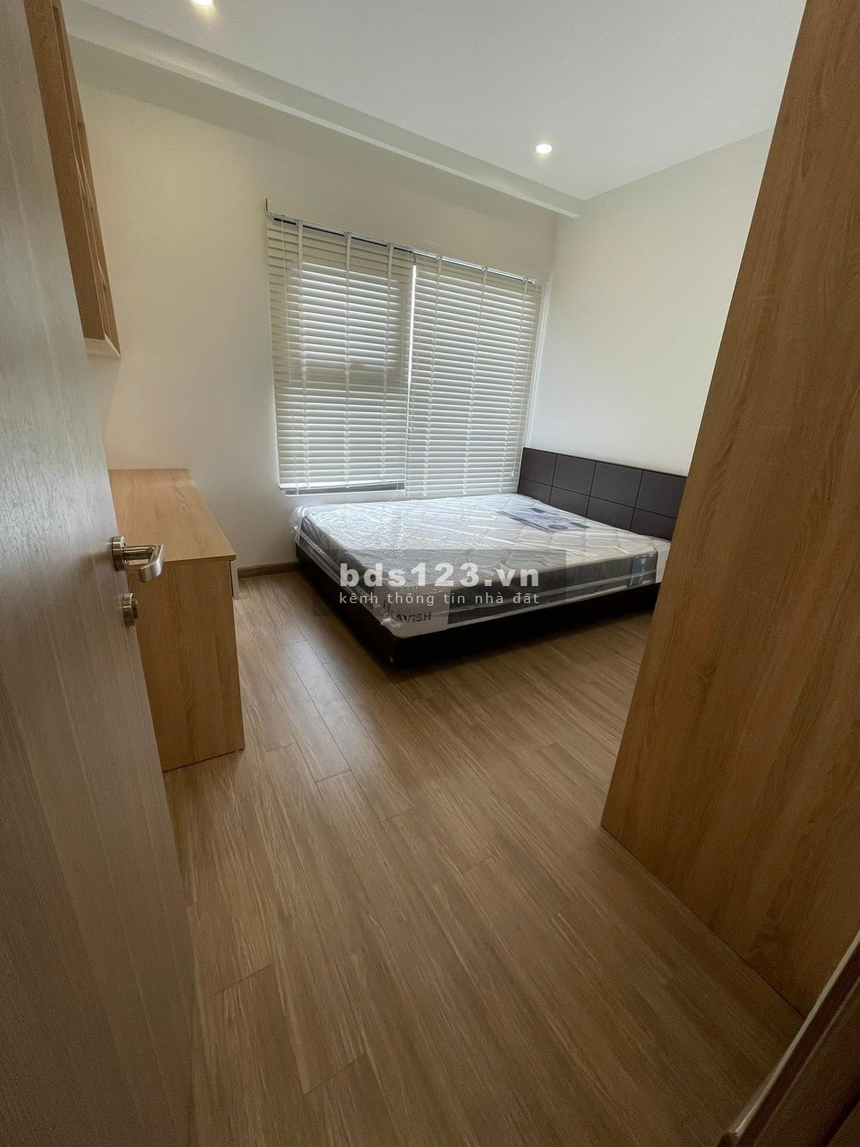 Bán gấp căn 3 ngủ vinhomes Smart City 75m2 giá 4 tỷ LH 0949891456