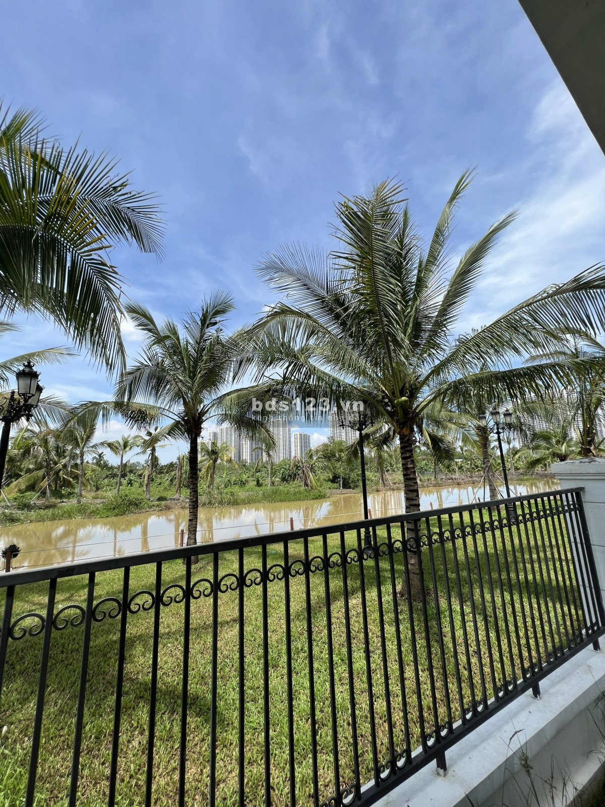 HOT Bán biệt thự 200m2 Vinhomes Grand Park Quận 9 chỉ 22,x tỷ BTP
