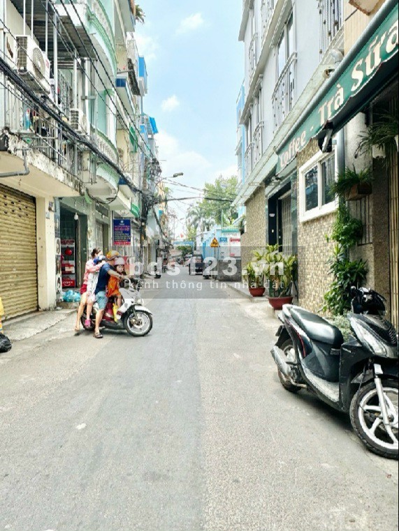 Tân Bình - Ngay chợ Phạm Văn Hai - Hẻm xe tải tránh kinh doanh - Nhà 3 tầng đúc BTCT 5.9T