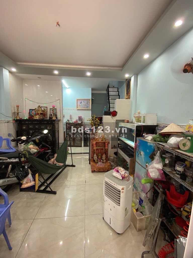 Hơn 3 tỷ, nhà 3 tầng, ngang 4,5m đường Dương Bá Trạc P1 Q8