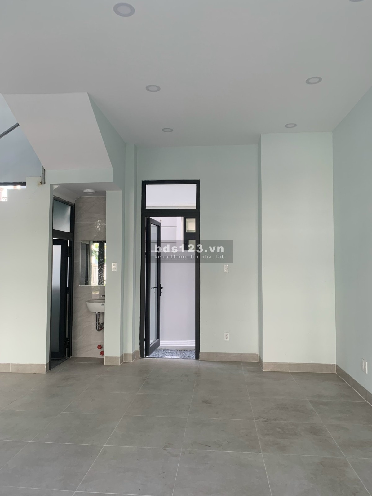 Cho thuê nhà phố 108m2 nguyên căn tại Vinhomes Grand Park 12 triệu/ tháng