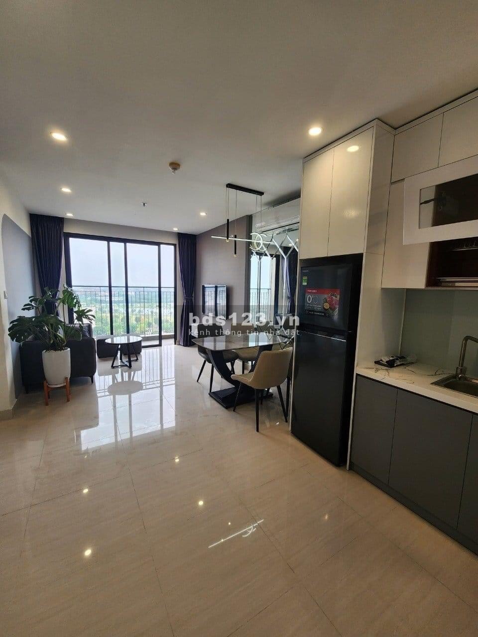 Căn hộ cao cấp Sky Center 81m2 2PN 14tr/tháng. Ngay sân bay Tân Sơn Nhất