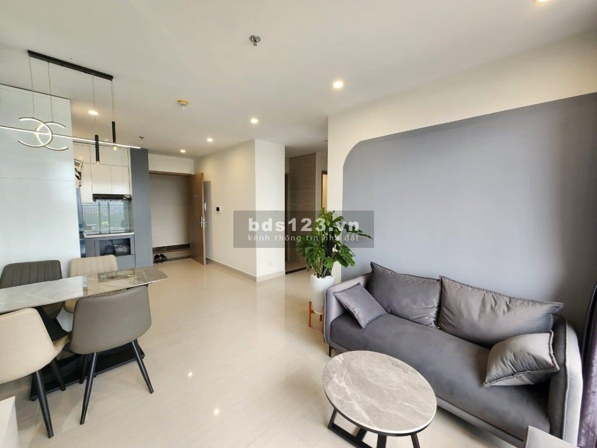 Căn hộ cao cấp Sky Center 81m2 2PN 14tr/tháng. Ngay sân bay Tân Sơn Nhất