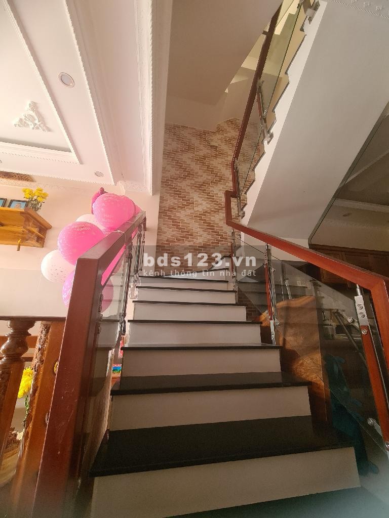 Bán nhà đẹp, 3 tầng, 3PN, Nguyễn Duy Trinh, Long Trường. Nhỉnh 4 tỷ