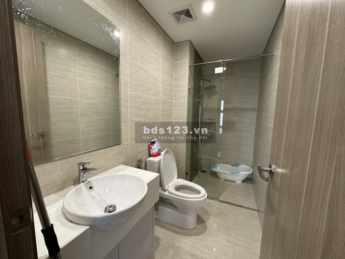 Chính chủ cần bán gấp căn hộ 2N2Wc góc, phân khu Sapphire, diện tích 64m, với giá 2,6 tỷ
