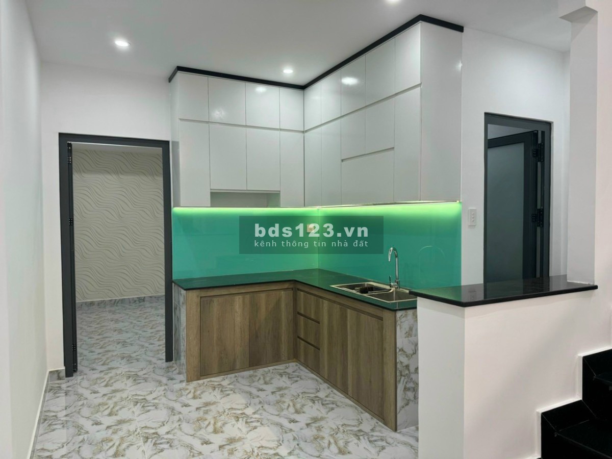 Chủ đi nước ngoài bán gấp nhà Đường Tô Hiệu Phường Hiệp Tân Quận Tân Phú, giá 3.5 tỷ TL.