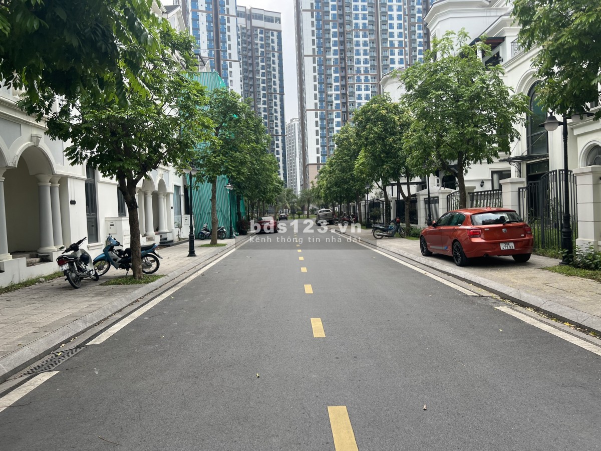 Biệt thự liền kề xẻ khe khu khép kín Vip Ngọc Trai 20.8 tỷ Vin Gia Lâm (0985941715)