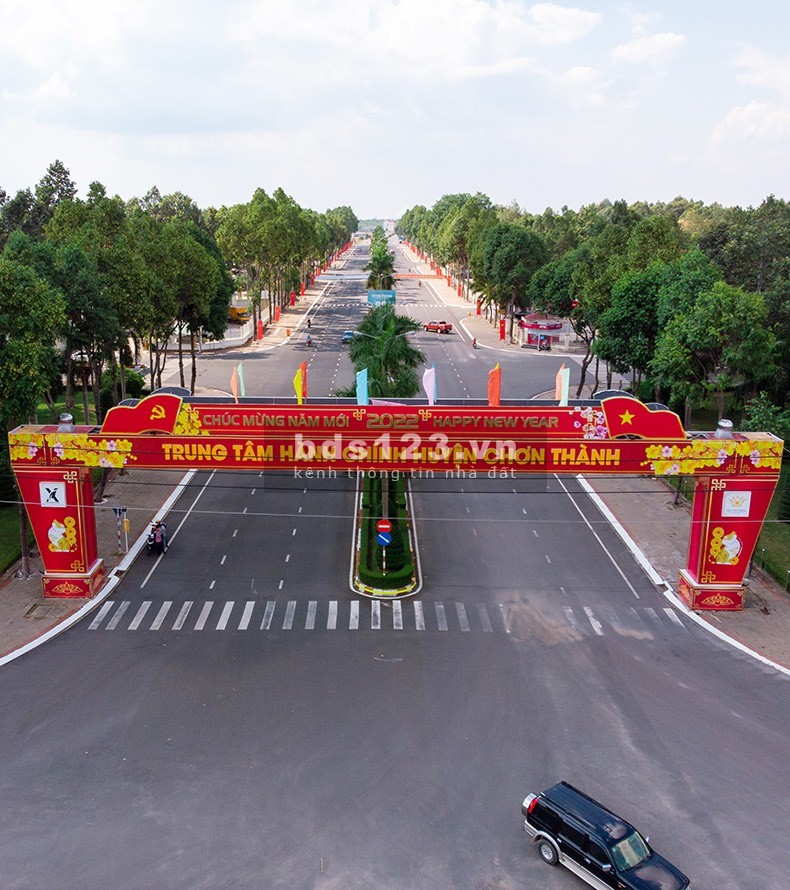 390 triệu, bán rẻ 4sổ full sổ riêng, thổ cư, (20x36=720m2) MT,QL13 vô, sát trường chợ KCN