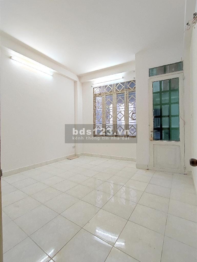 Bán nhà HXH đỗ cửa 41M. 3 tầng, Lý Thường Kiệt, Phường 9. Nhích 6 tỷ
