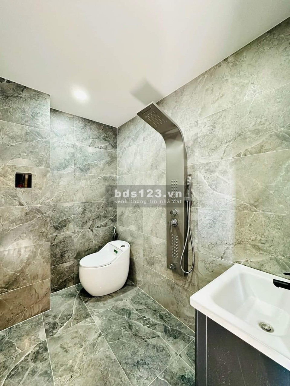 Kẹt tiền bán gấp nhà Đường số 21 Phường 8 Gò Vấp, giá 3.950 tỷ, diện tích 70m2