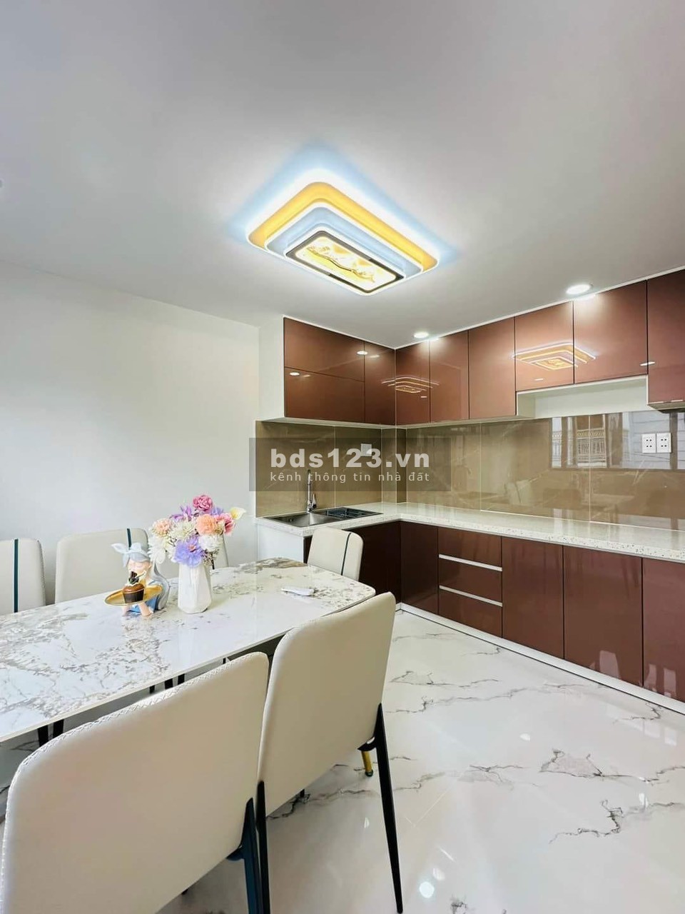 Kẹt tiền bán gấp nhà Đường số 21 Phường 8 Gò Vấp, giá 3.950 tỷ, diện tích 70m2
