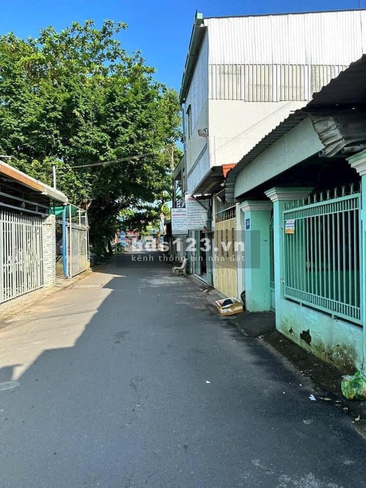 Chủ ngộp giảm 600 triệu bán gấp. 130 m2 thổ cư lộ oto gần chợ Cái răng