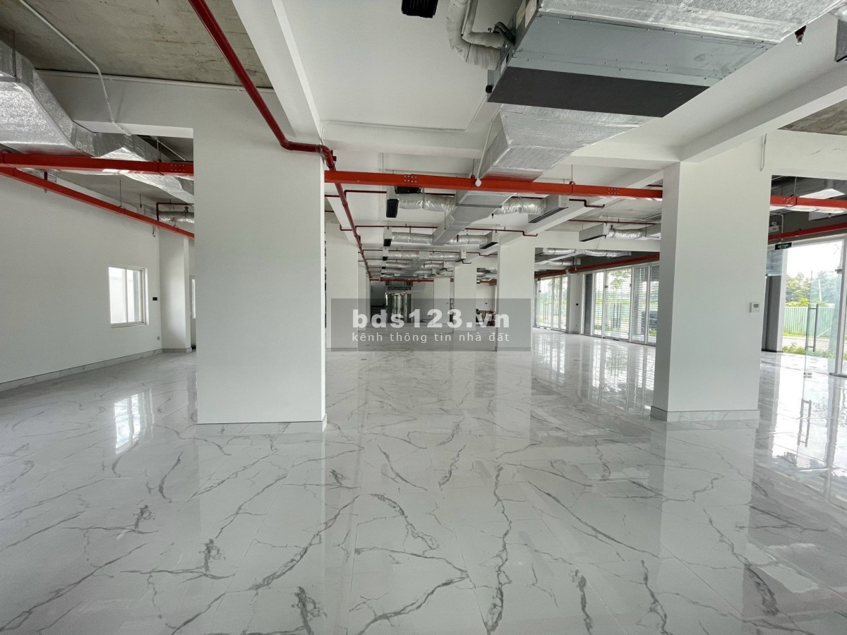 CHo thuê 1800m2 đường lớn Nguyễn Cơ Thạch 20.000$