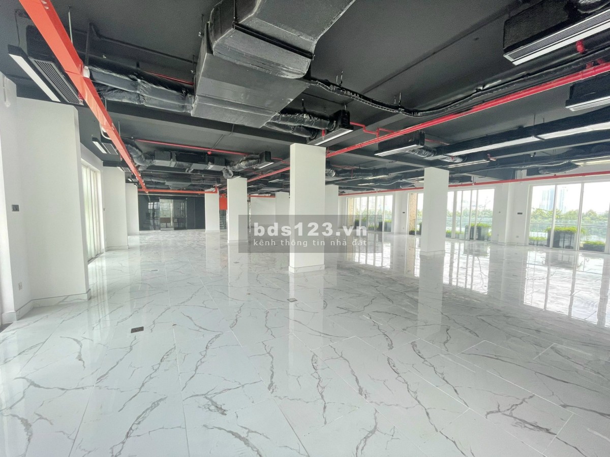 CHo thuê 1800m2 đường lớn Nguyễn Cơ Thạch 20.000$
